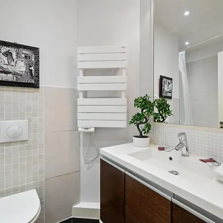 Bnbnook - Stylish 1br - Heart Of Golden Triangle Apartment Paris