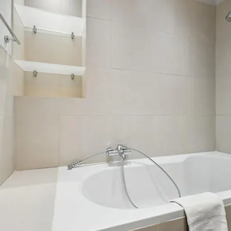 Appartamento Bnbnook - Stylish 1br - Heart Of Golden Triangle *